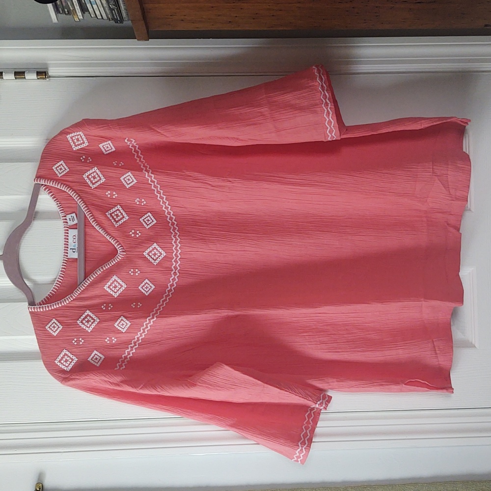 CD & Co Embroidered Gauzy Coral Top NWOT Size 18/20
